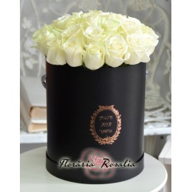 Cutie rotunda cu 29 trandafiri albi