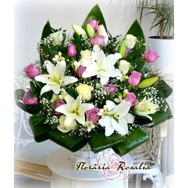 Cos cu crini si trandafiri mov