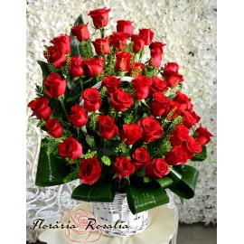 Cos cu 45 trandafiri rosii