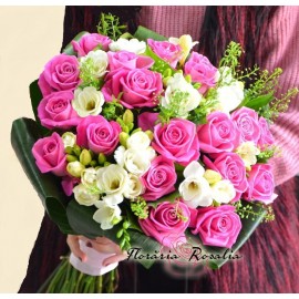 Buchet de frezii si 19 trandafiri roz