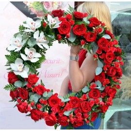 Coroana rotunda cu trandafiri si orhidee
