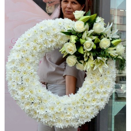 Coroana compacta cu crizanteme