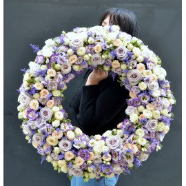 Coroana cu miniroze si eustoma