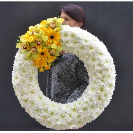 Coroana copacta cu galben