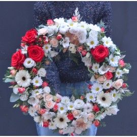 Coronita eleganta cu rosu