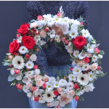 Coronita eleganta cu rosu