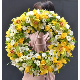 Coronita galbena cu orhidee