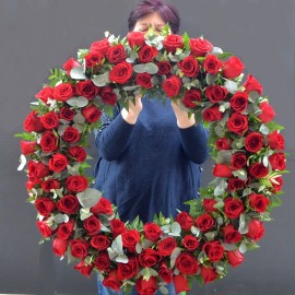 Coroana mare cu 80 trandafiri