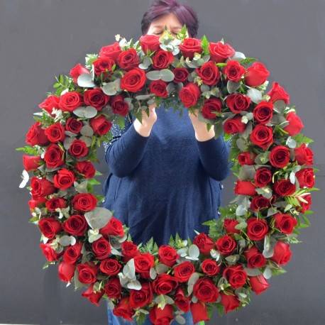 Coroana mare cu 80 trandafiri