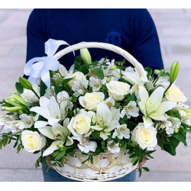 Cos crini, trandafiri si eustoma