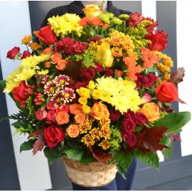 Cos cu flori de toamna