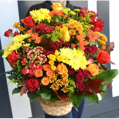 Cos cu flori de toamna