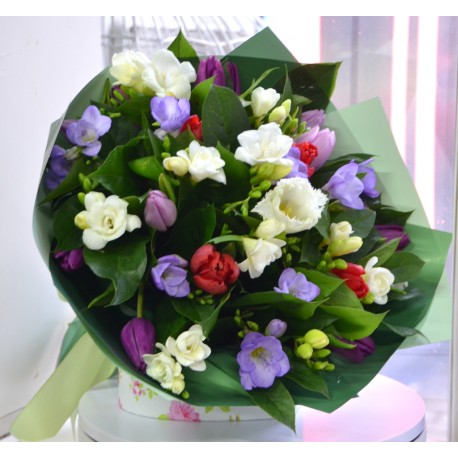 Buchet 25 lalele si frezii