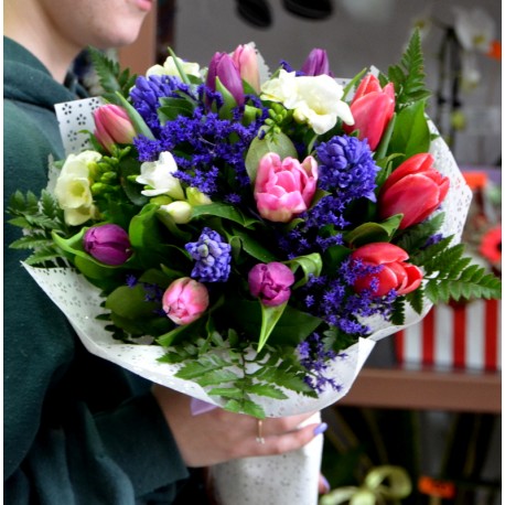 Buchet lalele, zambile, frezii