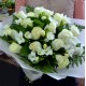 Buchet de frezii si trandafiri albi