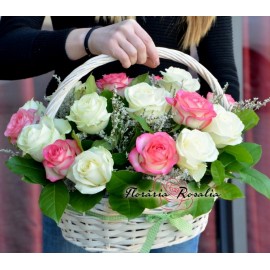 Cos 21 trandafiri multicolori